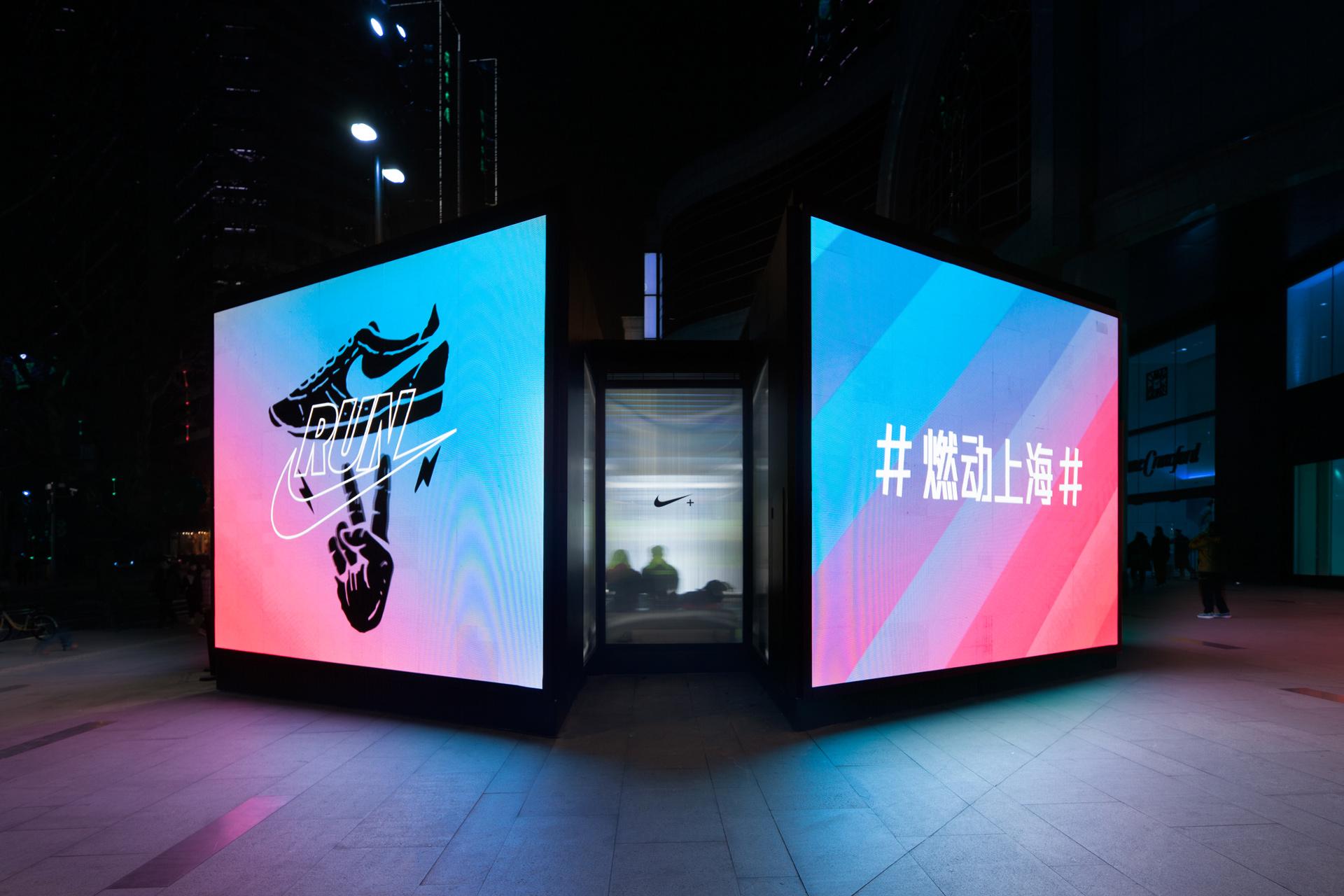 Esta llorando Telemacos excepto por FRAME | Nike+ Run Club lets you run in a Tron-like space