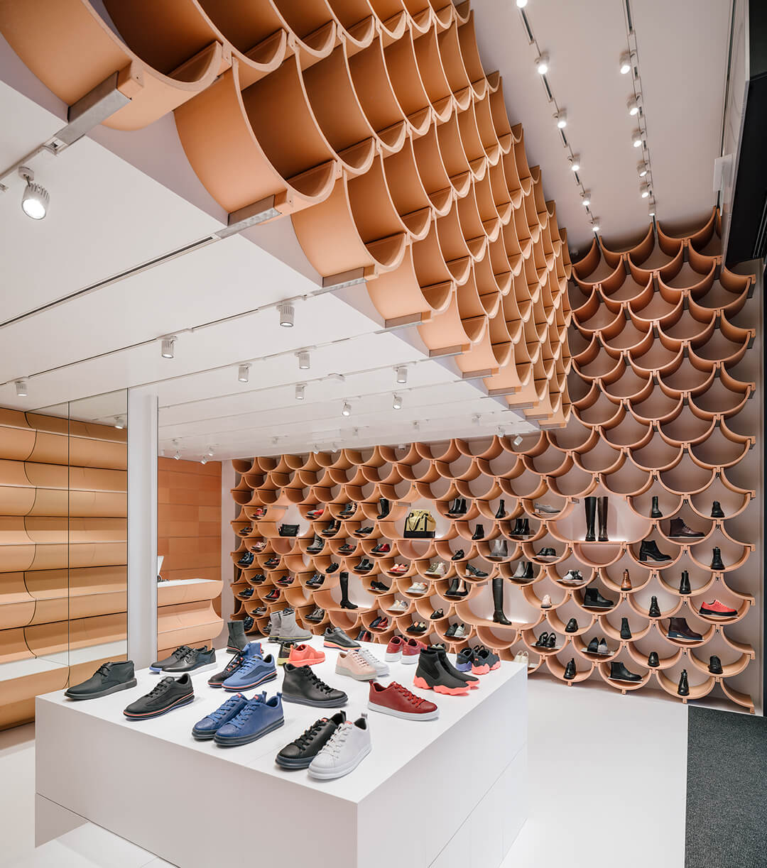 FRAME | Can Kengo the essence of Barcelona into a Camper store?