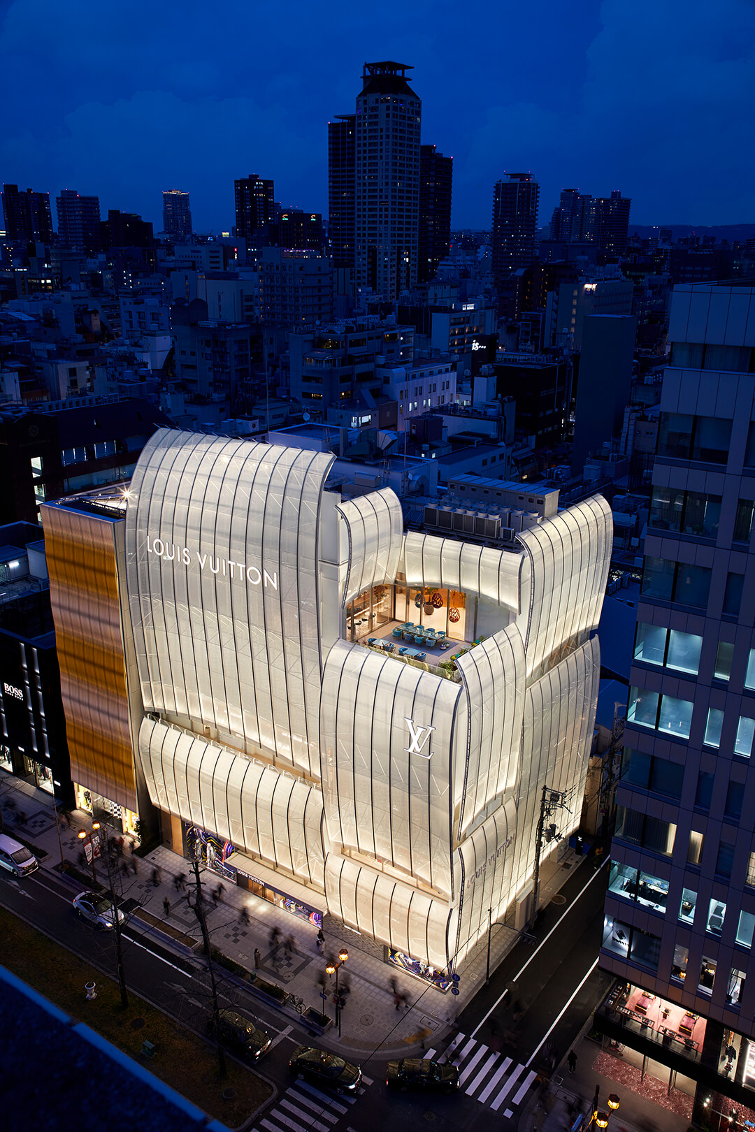 Louis Vuitton celebrates unique ties with Japan with opening of new flagship  in Osaka - LVMH