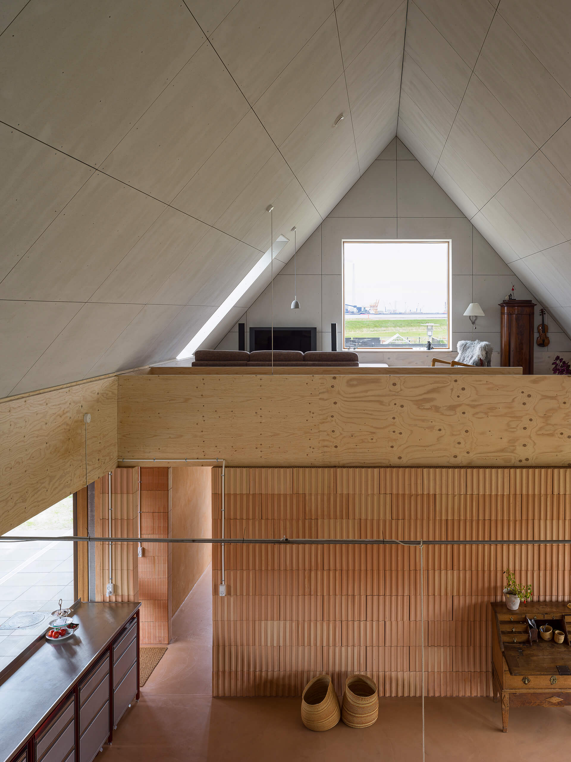 Frameweb Architects Create A Modern Danish Longhouse For A Single   Lenschow Pihlmann Fano House 3 