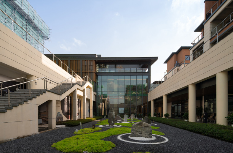 Architectural  Facade form the garden - Arch-Exist