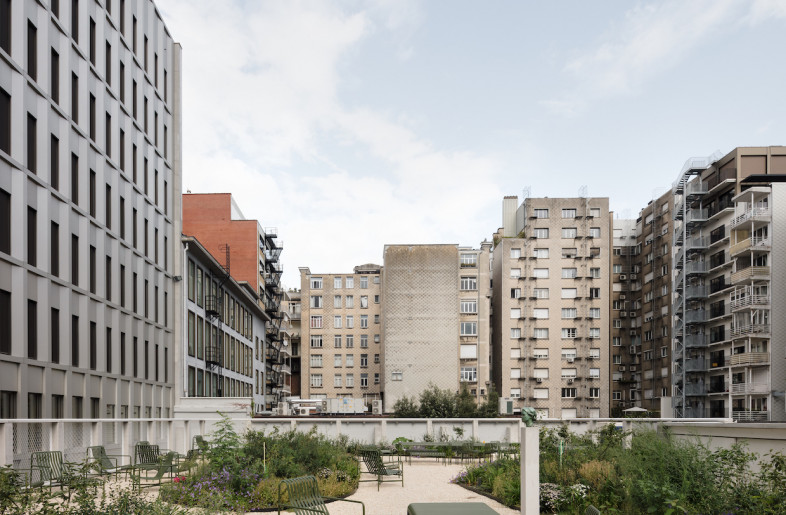 The first two floors of the building form a public space comprising a reception area, learning centre and café. - Stijn Bollard