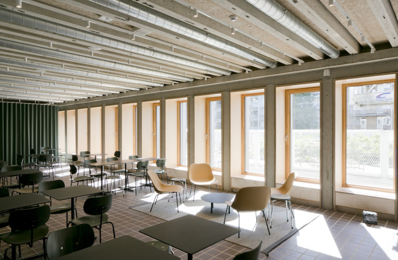 The aluminium façade is the same colour as the stone façade’s of the surrounding historical buildings. - David Jacobs