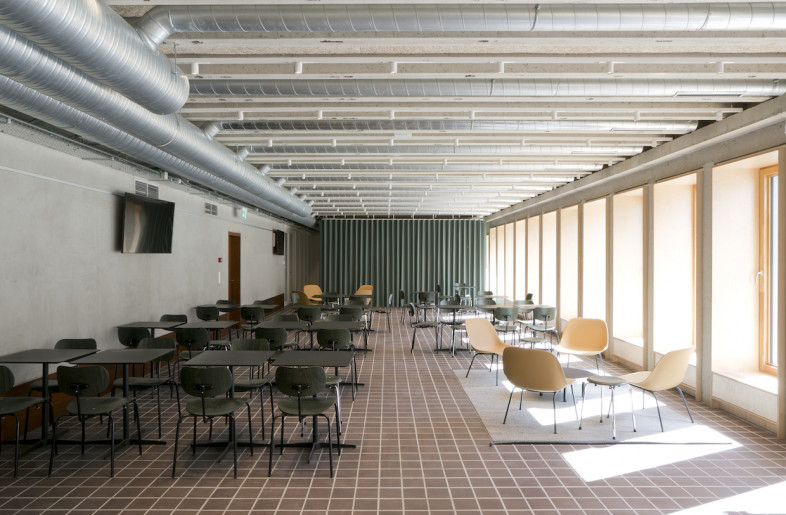 The building was stripped to its concrete structure transforming the building into a porous public space. - David Jacobs