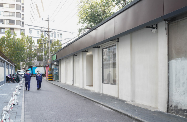New sealed façade with open channels and one window display - Siyan Liu