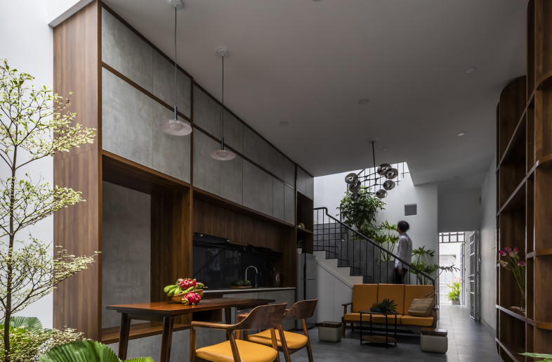 The interior walls are covered with rough-finish materials, which combined with varied ceiling heights reduce traffic noise from the front of the house. - Hiroyuki Oki