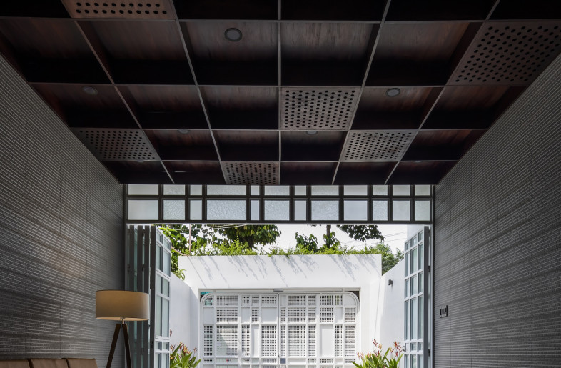 Strategically placed Z-shaped louvre ventilation systems ensure the circulation of air throughout the building. - Hiroyuki Oki