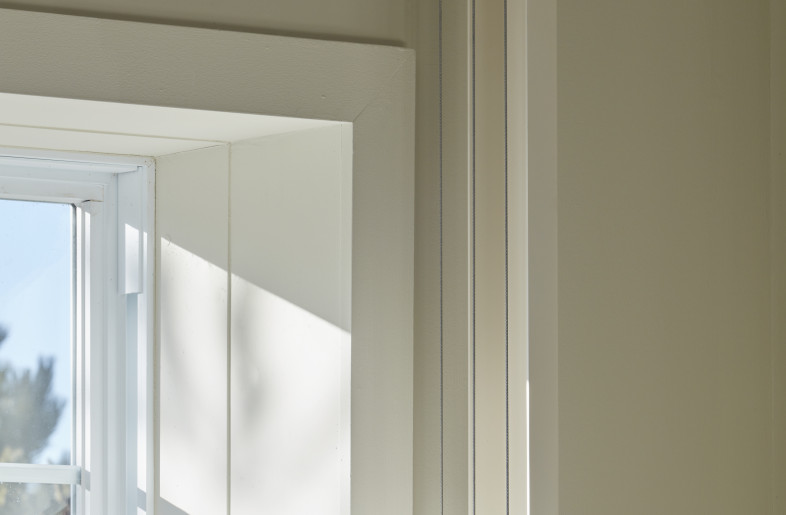 Louver's vertical sliding mecanism. - James Brittain Photography