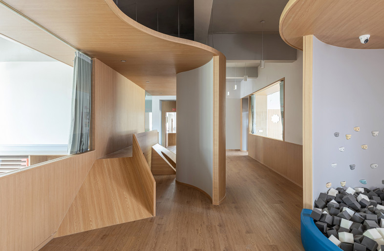 Built-in Playground along Corridor Space - Yannan Ji