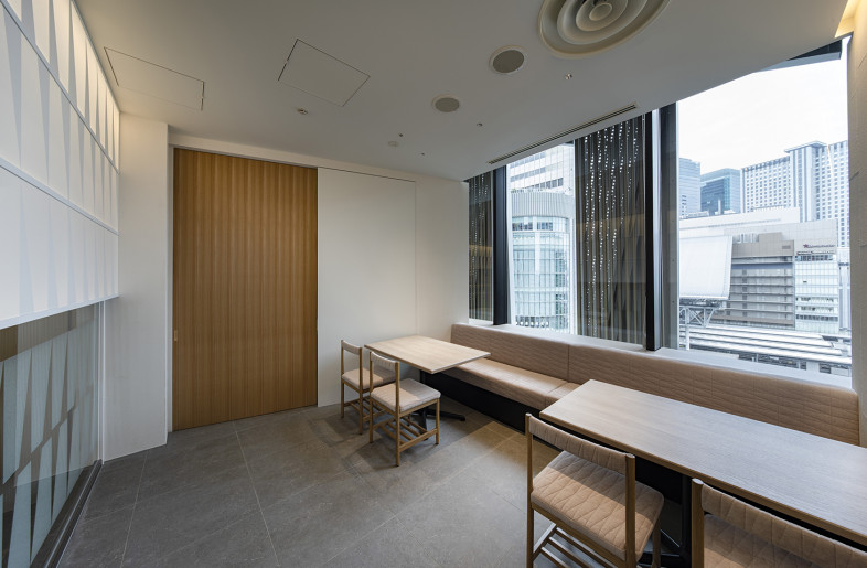 A generous private dining space - Keishiro Yamada