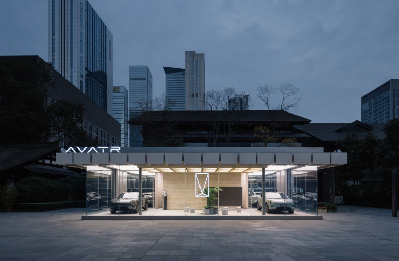 Unique example of a standalone Experience Centre  in the middle of a pedestrian mall (Taikooli) in Chengdu - Wen Studio