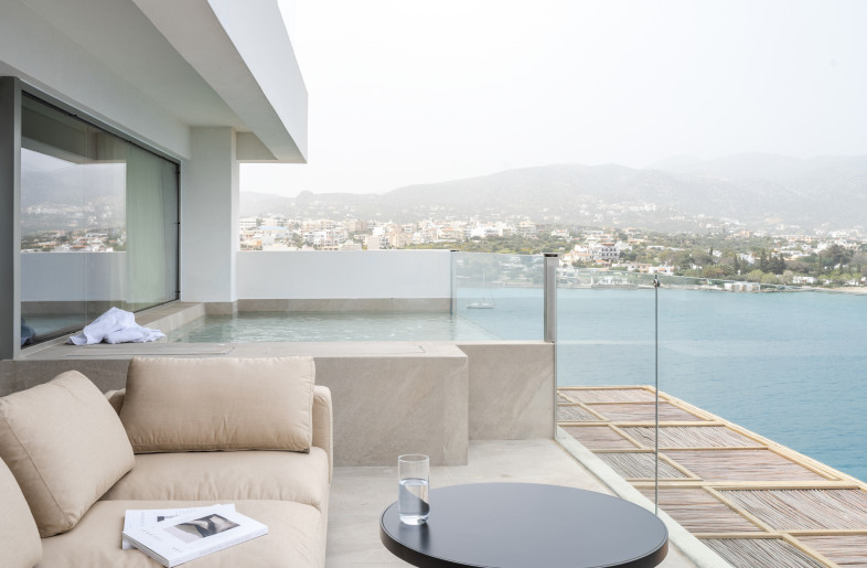 Private terrace with plunge pool overlooking Mirabello Bay - Rasmus Hjortshøj