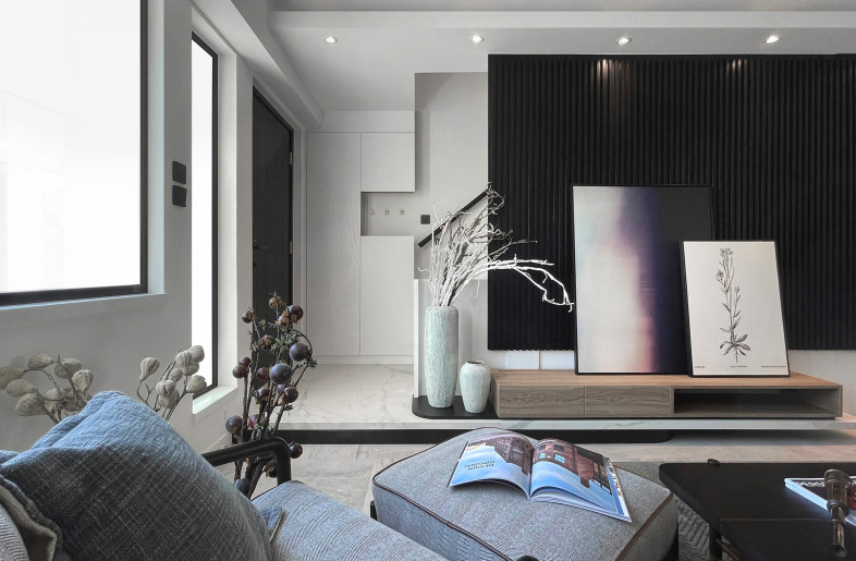Upon entering the room, guests are greeted by a white slate staircase and a pedestal that leads down to a feature wall. A black wood feature wall creates a calm atmosphere reminiscent of Zen architecture. - Frank Lo