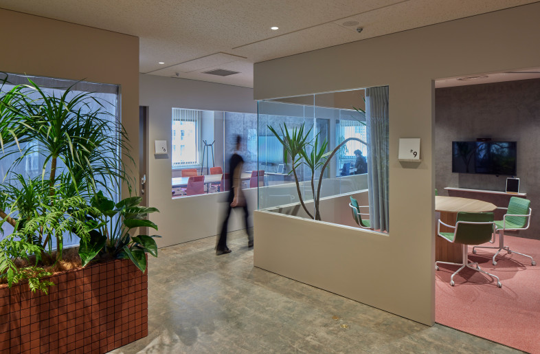 Corridor in the conference room area. The bumpy arrangement of the rooms creates a town-like landscape and incidental encounters. - FUMITO SUZUKI