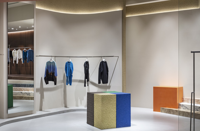 Front area view - Fixtures in a variety of textures and colours - KENTA HASEGAWA