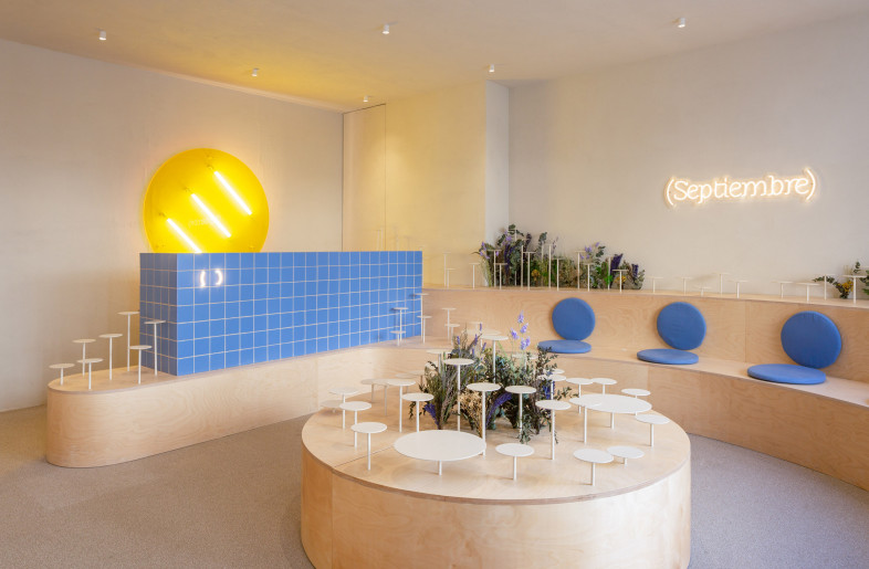 Hall and waiting area. - Daniel Rueda