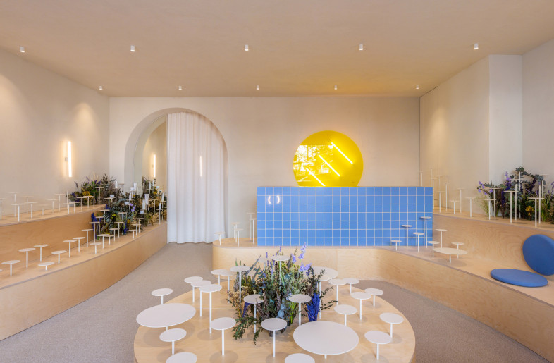 Hall and waiting area. - Daniel Rueda