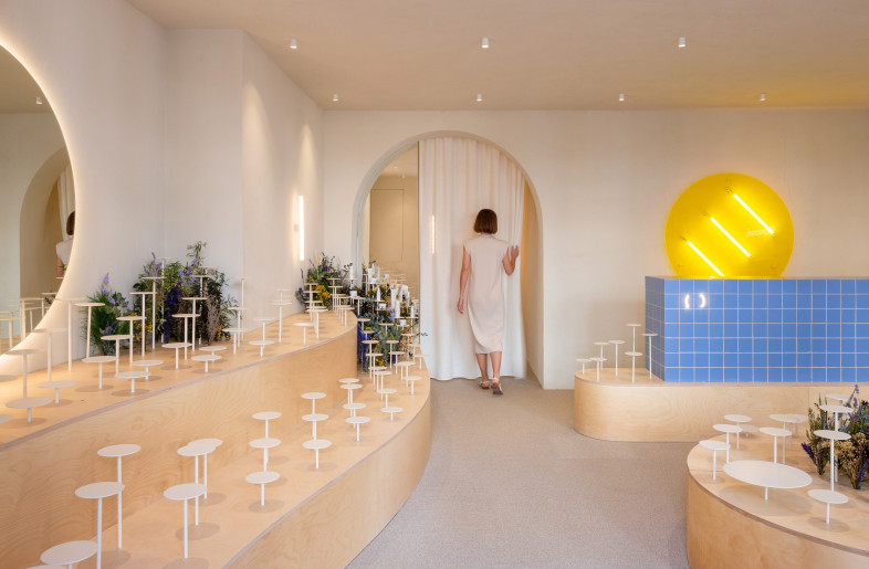 Hall and waiting area. - Daniel Rueda