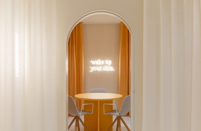 Curtains allow the user to focus on the experience and hides visual noise. - Daniel Rueda