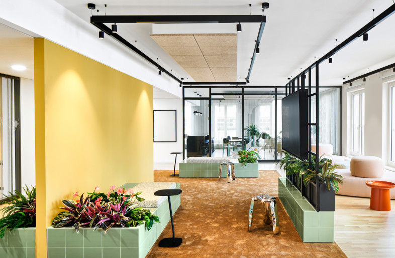 Commonly used areas such as the work café, a break zone, are attached to this entrance area - Phillip Kottlorz