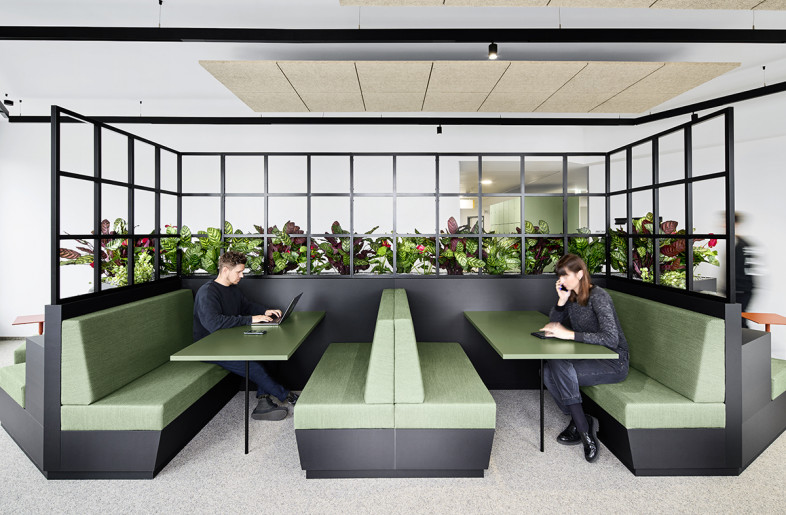 A learning hub offers the opportunity for quiet and concentrated learning, which includes a wide variety of information media. - Phillip Kottlorz