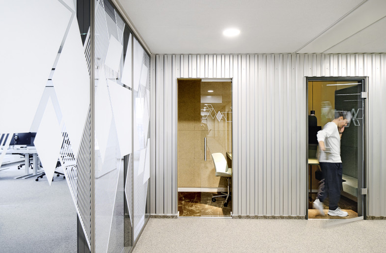 Inspired by the city, these contrasts are transformed into the interior of the new office space through the selection of materials, surfaces, textures, shapes, sizes and colors. - Phillip Kottlorz