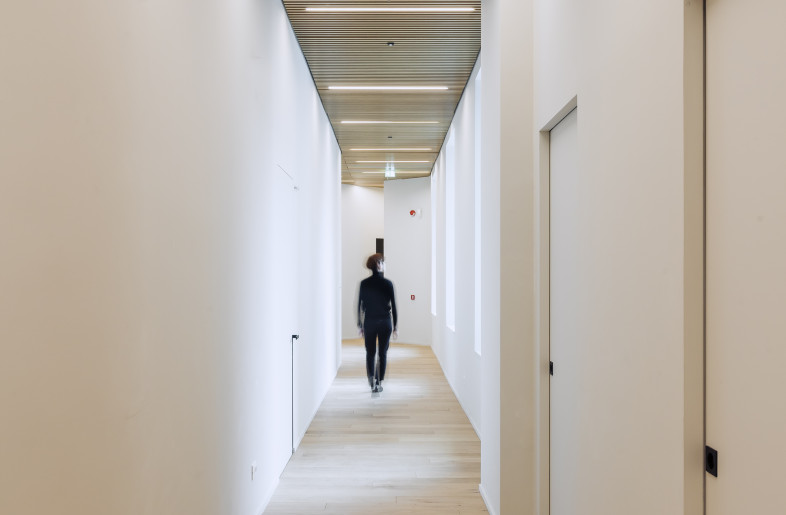 Offices corridor - ©Stefano Anzini