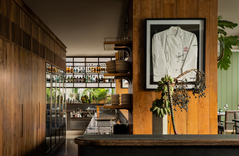 This careful selection simultaneously creates a harmony between the materials of the dining utensils and the patrons, establishing a unison of taste, touch, and perception. - Ting Wang