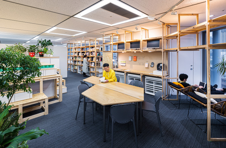 library where employees share books - Katsuhiro Aoki