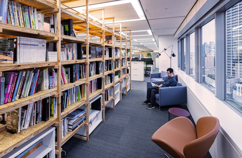 library where employees share books - Katsuhiro Aoki