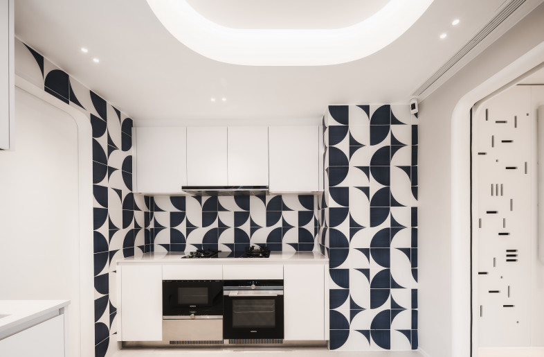 The kitchen and the relationship with the foyer - Ken Wong Photography