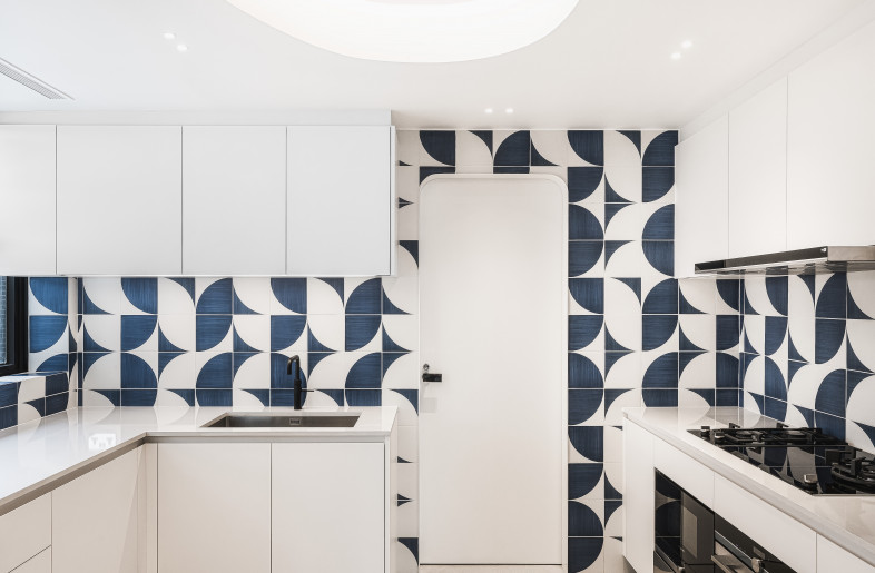 The kitchen and the ceiling feature - Ken Wong Photography