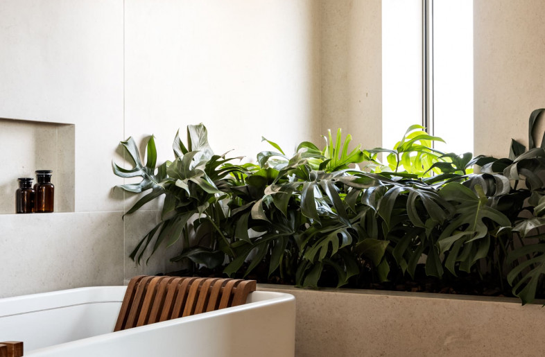 Master bathroom. Mineral collection bathtub, designed by Arthur casas for Vallvé. - Fran Parente