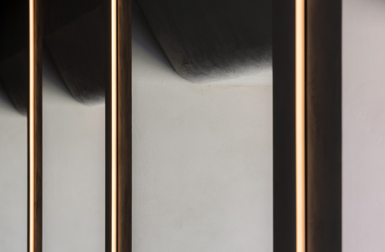 Detail on curve - Tomooki Kengaku