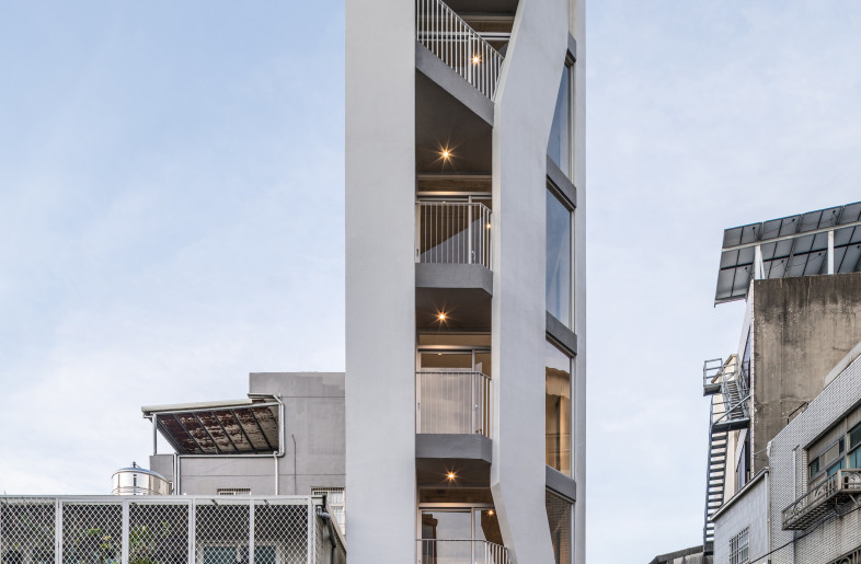 Architecture is a pure geometry - YHLAA