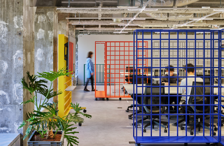 Create Floor 3 The lattice of movable furniture that composes the booth gently defines the area while letting the line of sight pass through. - Nacása & Partners Inc. Keita Yamamoto