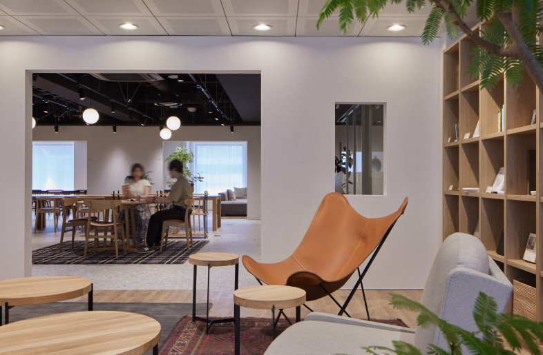 Inspire Floor 3 The space created behind the white wall is a small room that evokes images of various life scenes. The developed product can be verified in an environment close to the usage scene. - Nacása & Partners Inc. Keita Yamamoto