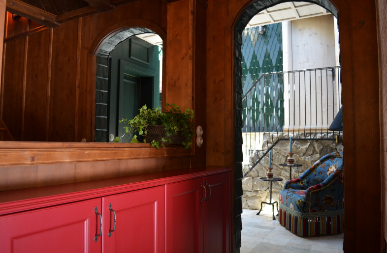 View of the central part(entrance hall) connecting the two huts - Ioannis Jyftopoulos