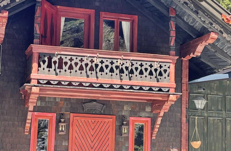 Hut exterior - Ioannis Jyftopoulos