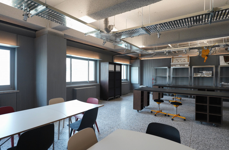 The integration of the fabrication zone within the open studio space. - ChangyeobLee