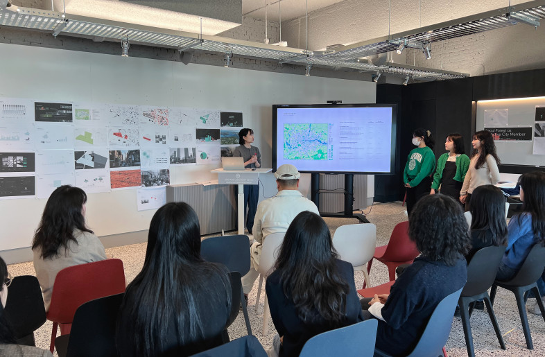 Flexible space utilization : Pinup Presentation - ChangyeobLee