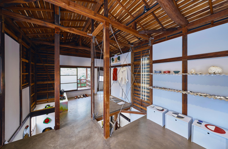 Kii inc has renovated and revived a previously uninhabitable wooden house - Masanori Kaneshita
