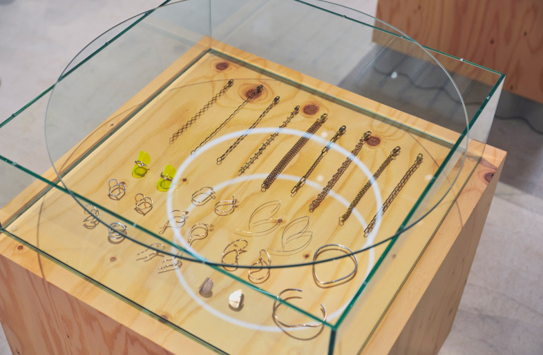 bespoke showcase combining squares and circles as featured throughout the store - Masanori Kaneshita