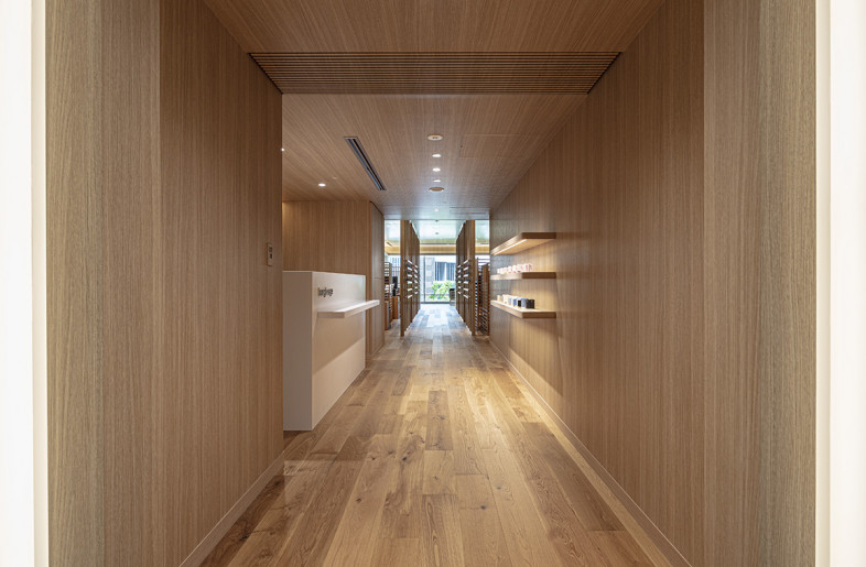 View of the salon from the entrance - Satoshi Asakawa