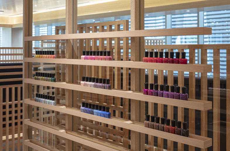 Dedicated nail polish displaymassage room - Satoshi Asakawa