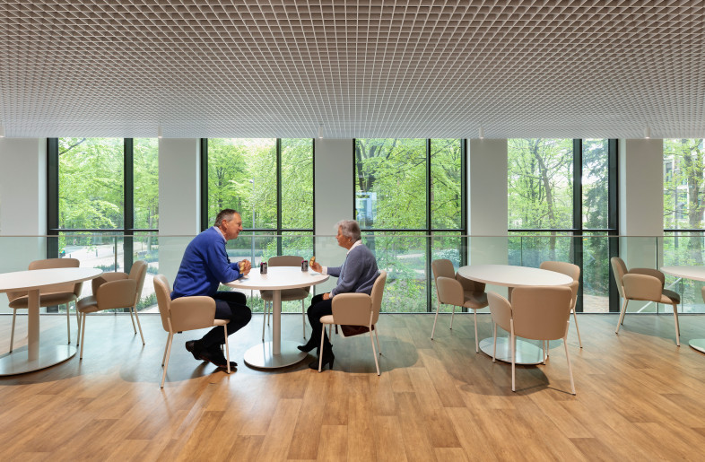 Restaurant with panoramic view of a wooded area - Hanne van der Woude