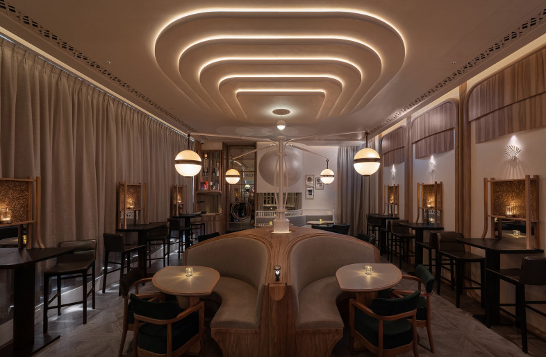 The center lamppost statement inspired by traditional lamp posts - Steven Ko Interior Photography