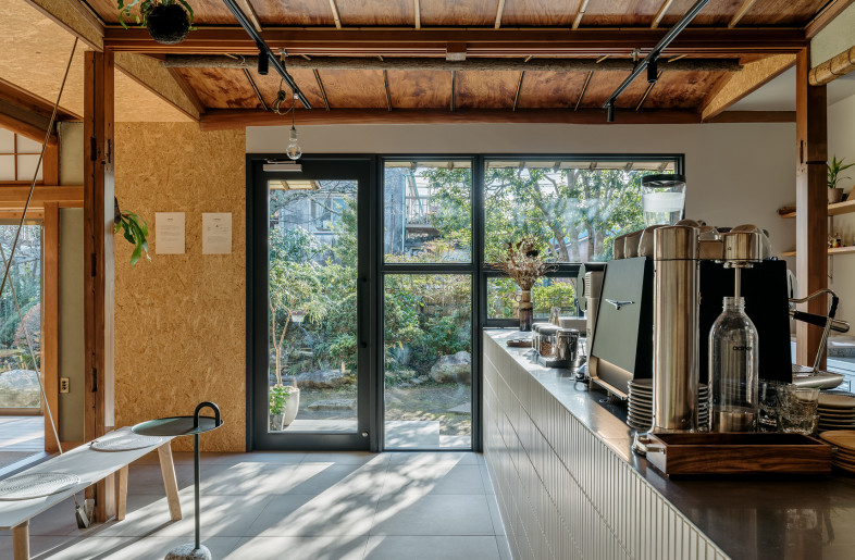 Comfortable sunlight shines through the inn's garden. - Yoshiro Masuda