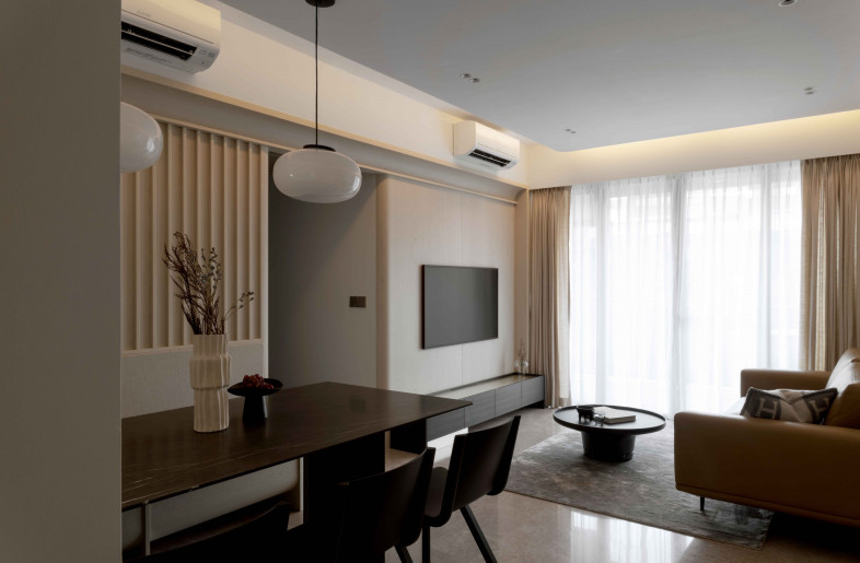 Concave frames extending across the living and dining areas create a visually cohesive element, fostering a communal environment for family bonding. - Ng Ci En