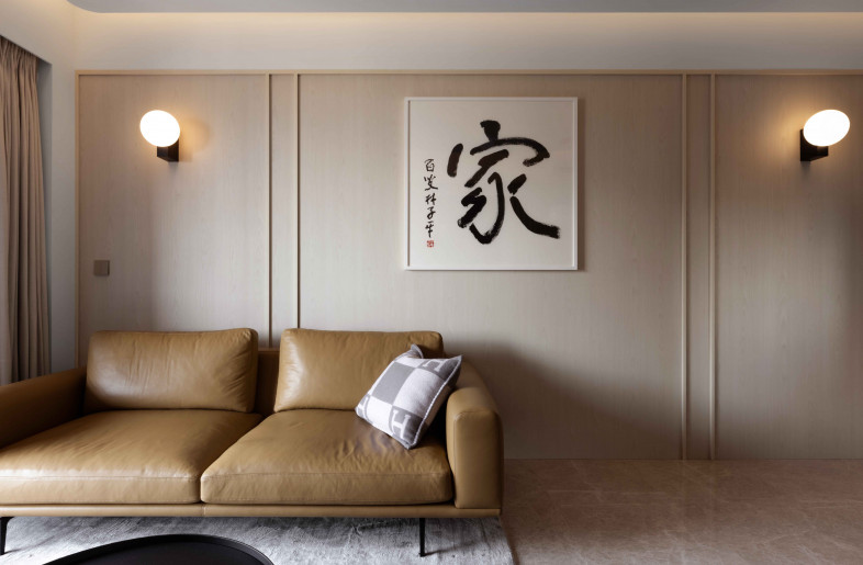 Calligraphy art piece featuring the word '家' by local artist Lim Tze Ping. It was a piece commissioned by the homeowner as home holds a special place in his heart, and this single word has more significance than any other painting. - Ng Ci En
